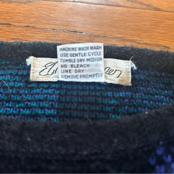 Vintage Elizabeth Lauren sweater size small - Picture 6 of 6